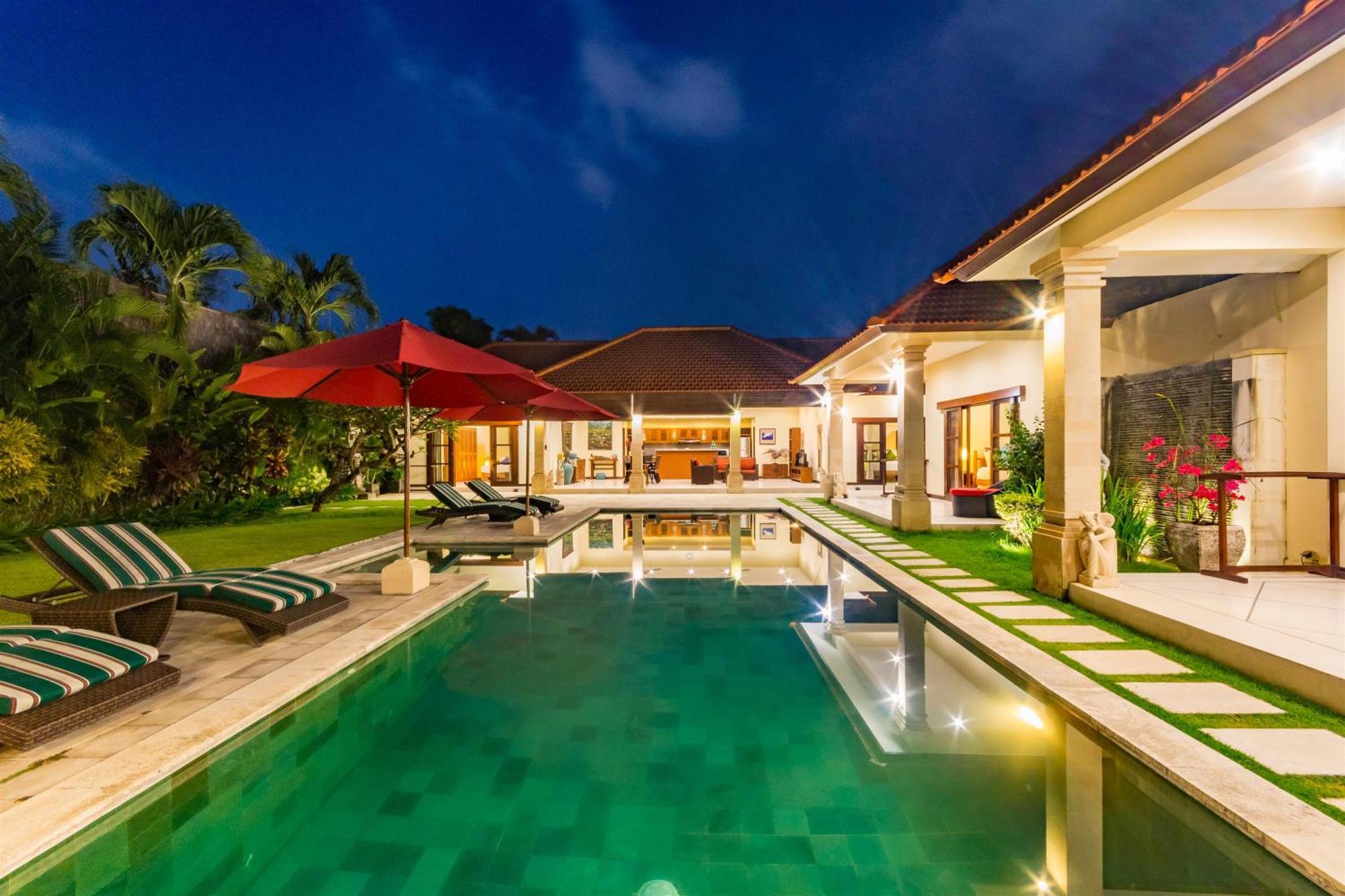 Villa Bugis Drupadi Seminyak Phòng bức ảnh