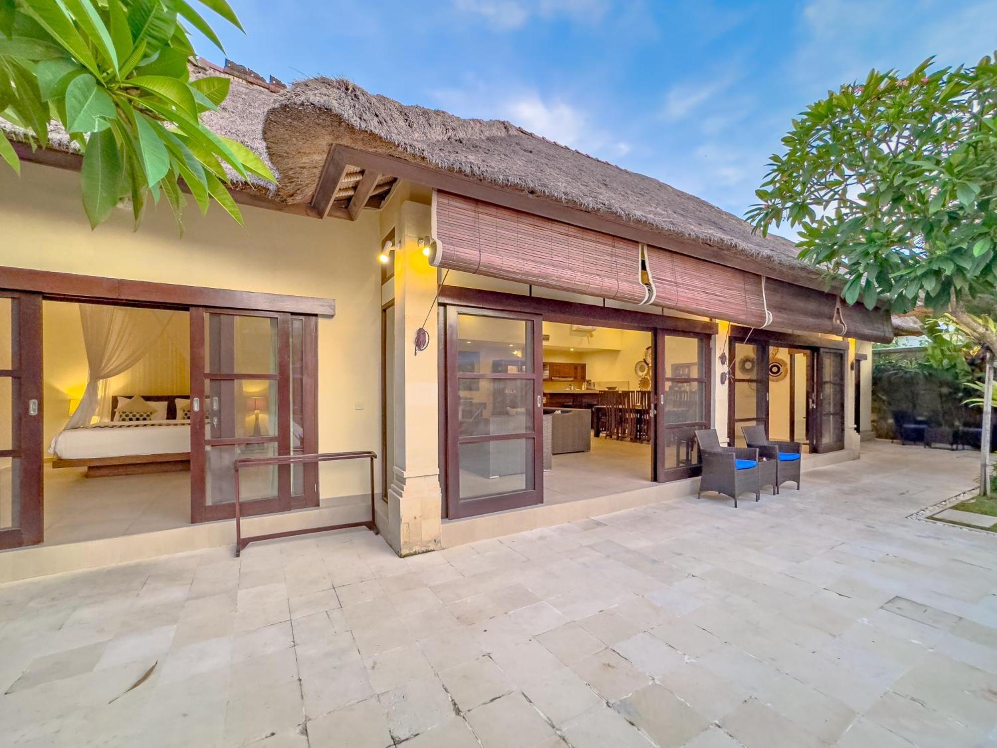 Villa Bugis Drupadi Seminyak Phòng bức ảnh